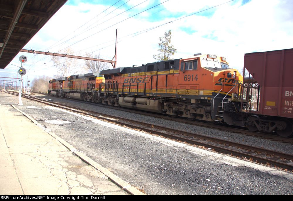 BNSF 6914 3rd on B116